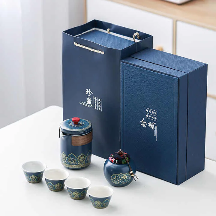 هدايا الأعمال الكل في واحد المحمولة الصغيرة . All-in-one business gifts portable small portable and