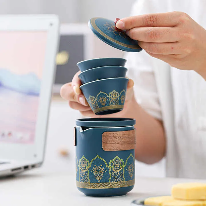 هدايا الأعمال الكل في واحد المحمولة الصغيرة . All-in-one business gifts portable small portable and